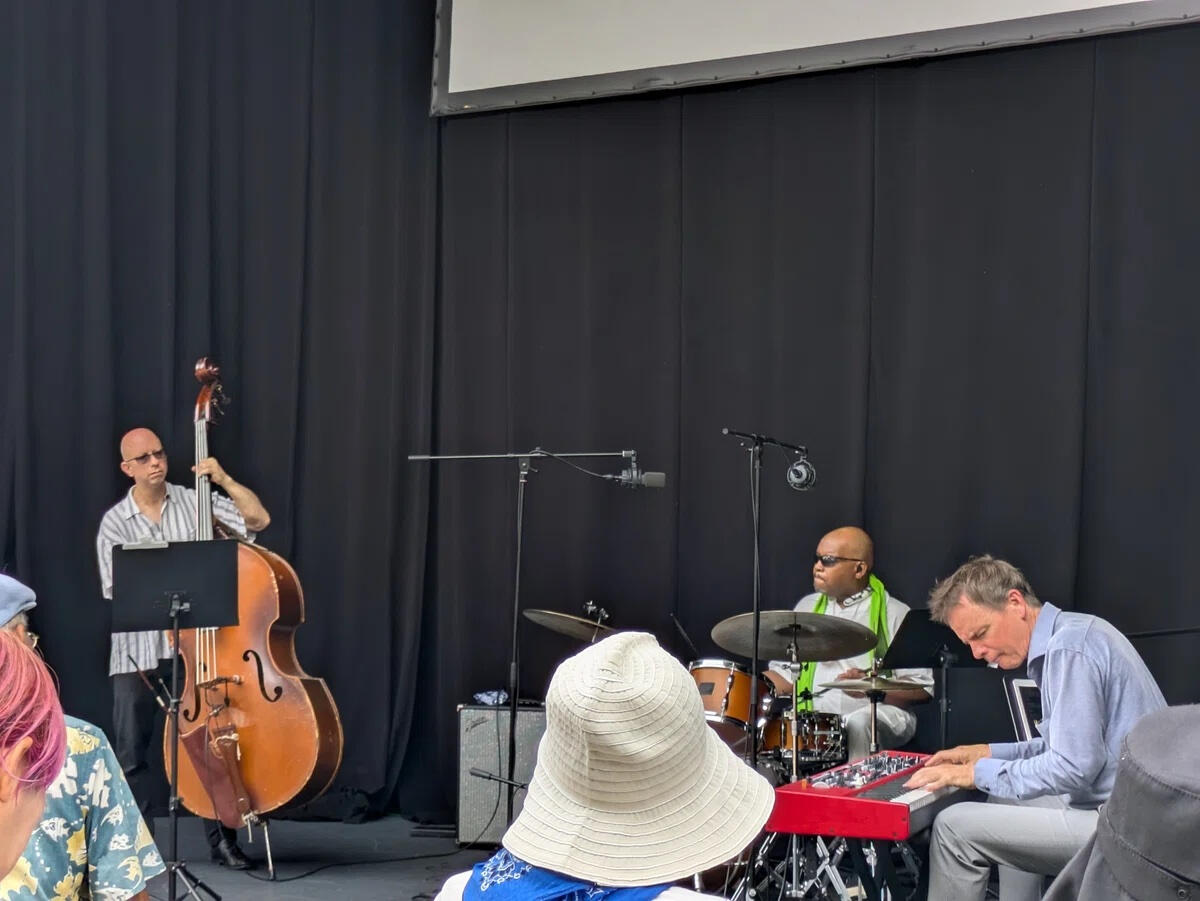 Eddie Mendenhall Trio with Mark Tourian (b) and Gene Jackson (d) at USA Pavilion, EXPO 2025, photo by Mr Kaneda